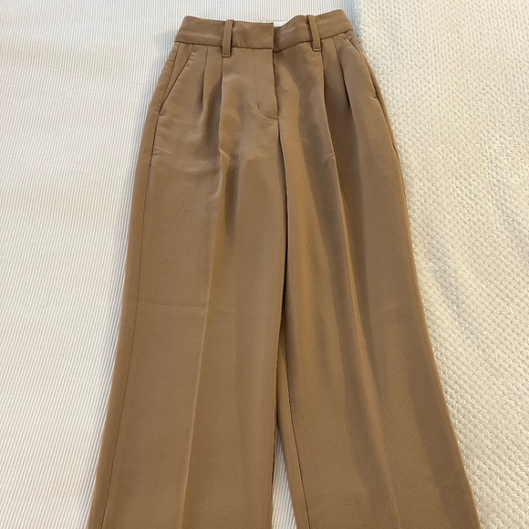 Aritzia - The Effortless Pant™ - Crepette™ (Gold Camel) - Picture 2 of 6